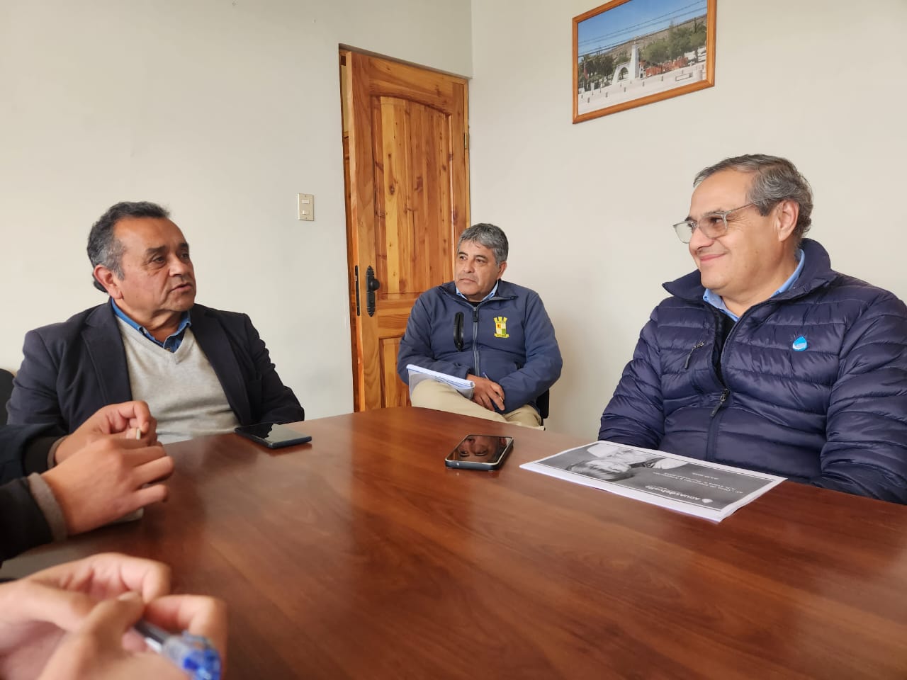Aguas del Valle y alcalde de Punitaqui coordinan cronograma de obras en calle Caupolicán