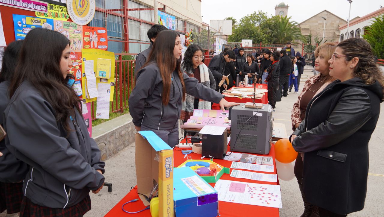 Estudiantes de Liceo Ignacio Carrera Pinto de La Serena exponen sus proyectos y emprendimientos