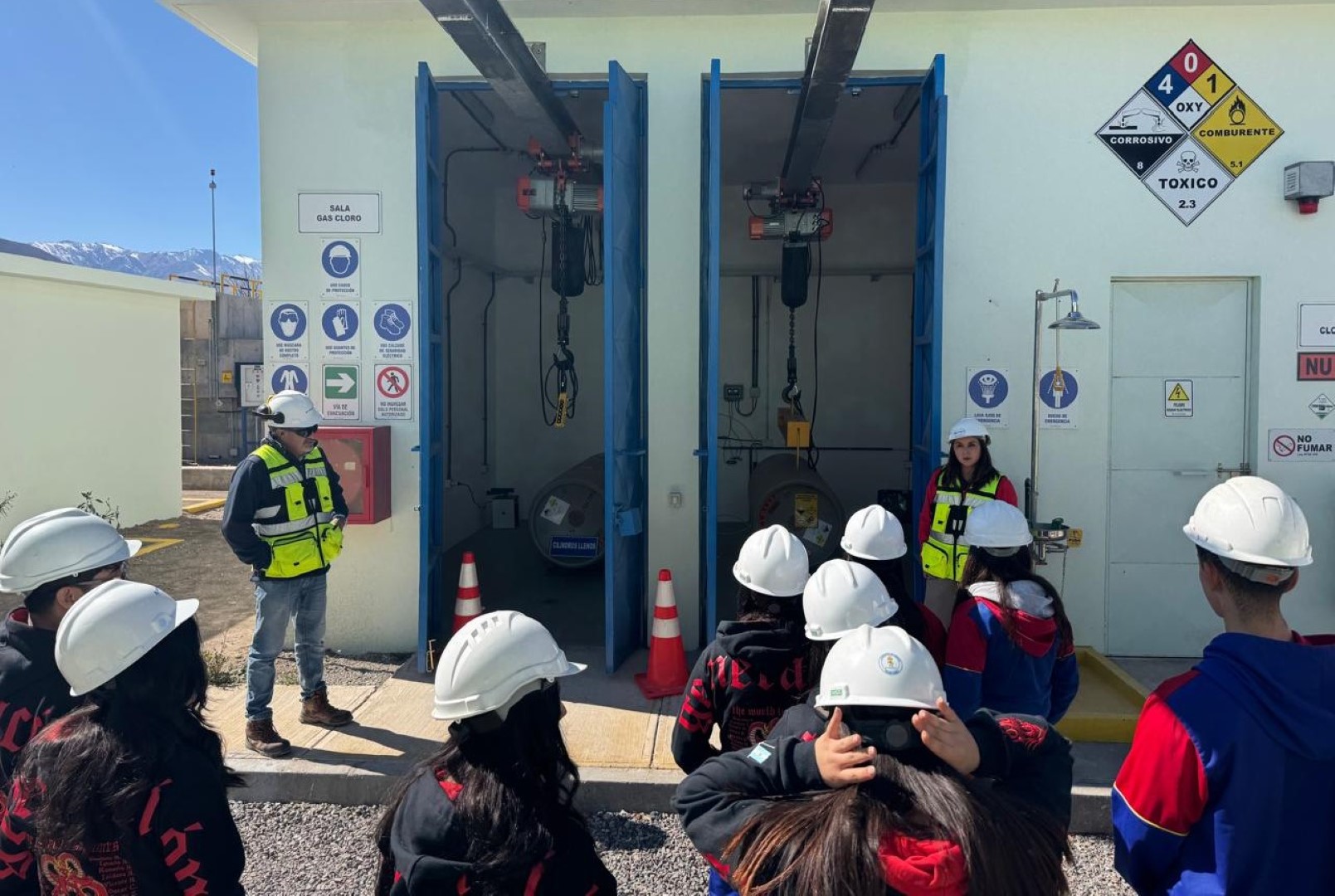 Alumnos de Colegio Saint Mary realizan visita a planta de Aguas del Valle en Vicuña