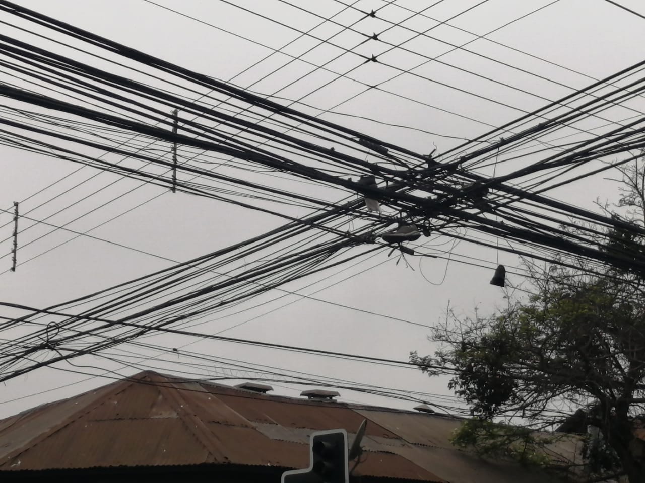 Estas son las 5 principales medidas que permiten avanzar en el retiro y orden de cables en desuso