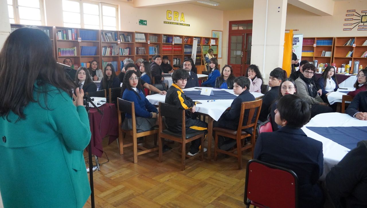 Estudiantes, docentes y apoderados de La Serena reflexionaron sobre uso responsable de plataformas digitales y su aporte a los aprendizajes