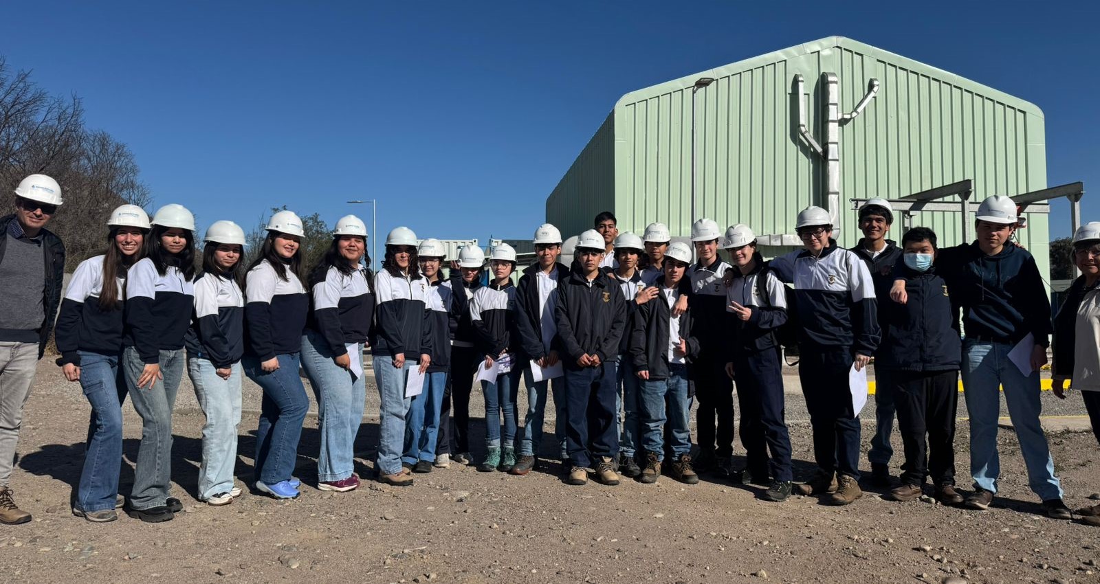 Estudiantes de enseñanza media conocen procesos de producción y tratamiento de Aguas del Valle