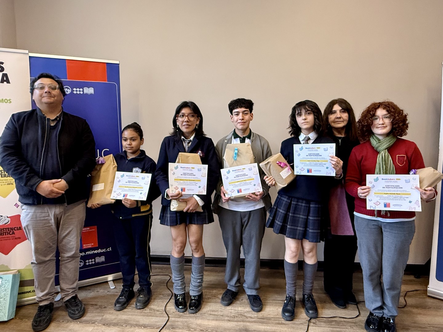 Estudiantes de la Región de Coquimbo fueron reconocidos en la ceremonia regional del concurso nacional “Booktubers Bibliotecas Escolares CRA 2025”