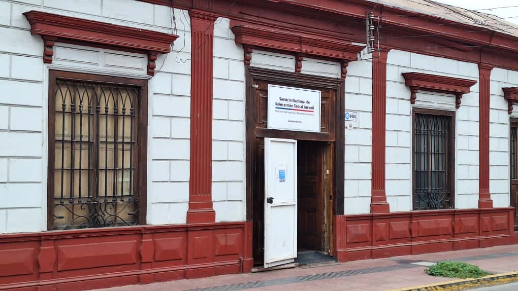 Reinserción Social Juvenil abre concursos para jefaturas regionales en las áreas “Jurídica” y de “Administración y Finanzas”