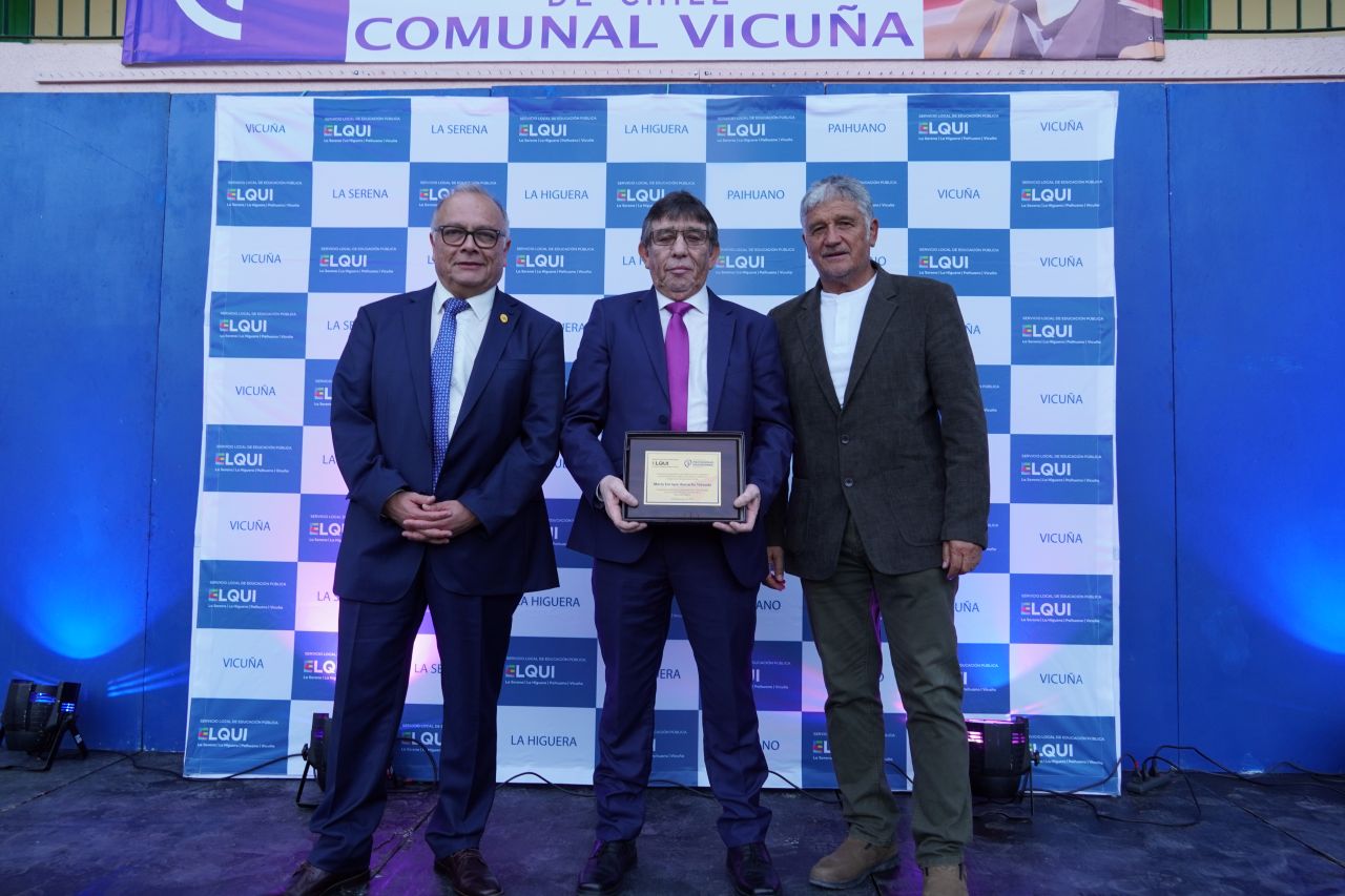 SLEP Elqui y Gremios reconocen a Docentes y Asistentes de la Educación de Vicuña