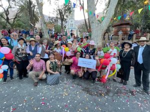 Adultos mayores de Paihuano celebraron con colorido corso en Pisco Elqui