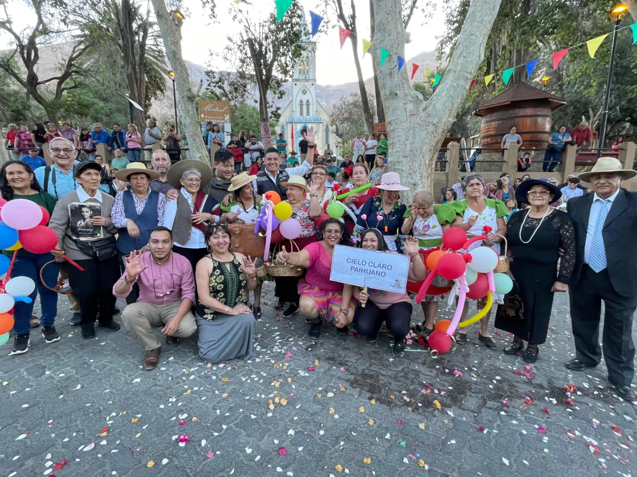 Adultos mayores de Paihuano celebraron con colorido corso en Pisco Elqui