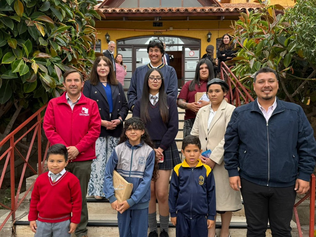 Estudiantes son reconocidos en la Premiación Regional del IX Concurso Literario “El Sello Gabriela Mistral”