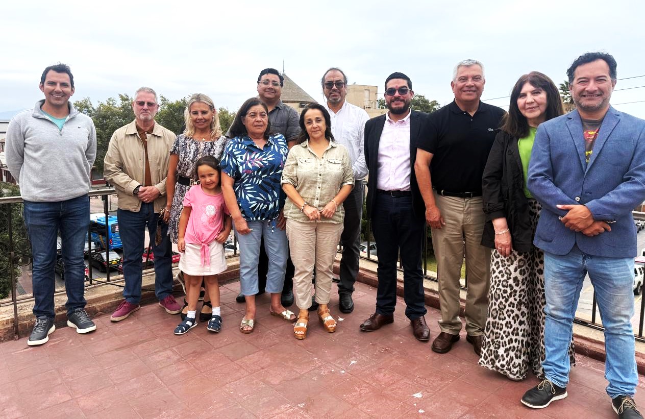 Docente ganador del Global Teacher Prize Chile 2025 compartió experiencia de innovación con equipos técnicos de la Seremi de Educación