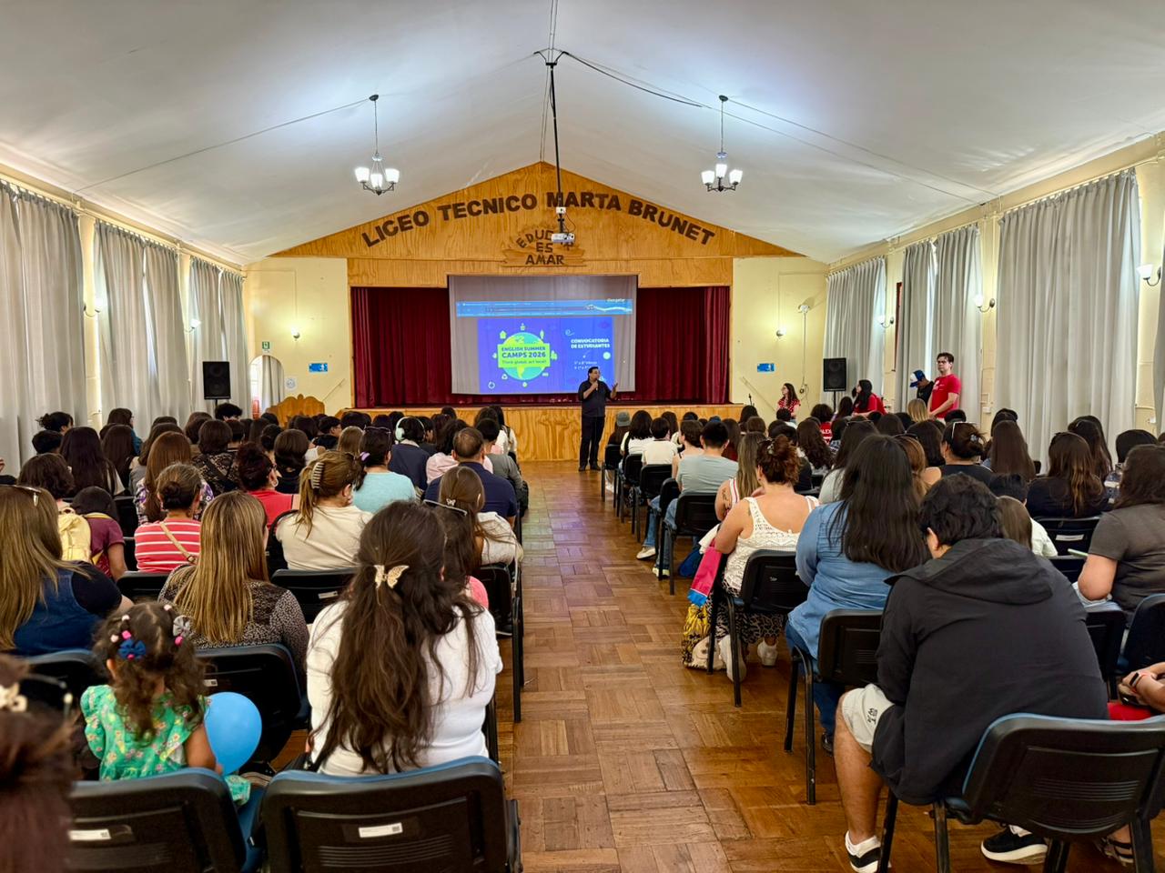 Más de 140 estudiantes vivieron una experiencia de inmersión en inglés con los English Summer Camps