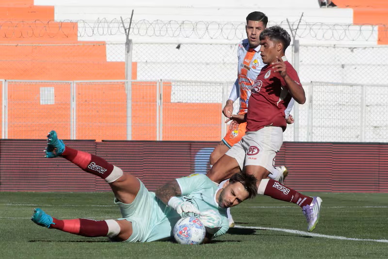 Club Deportes La Serena sorprende a Cobresal y festeja en El Salvador