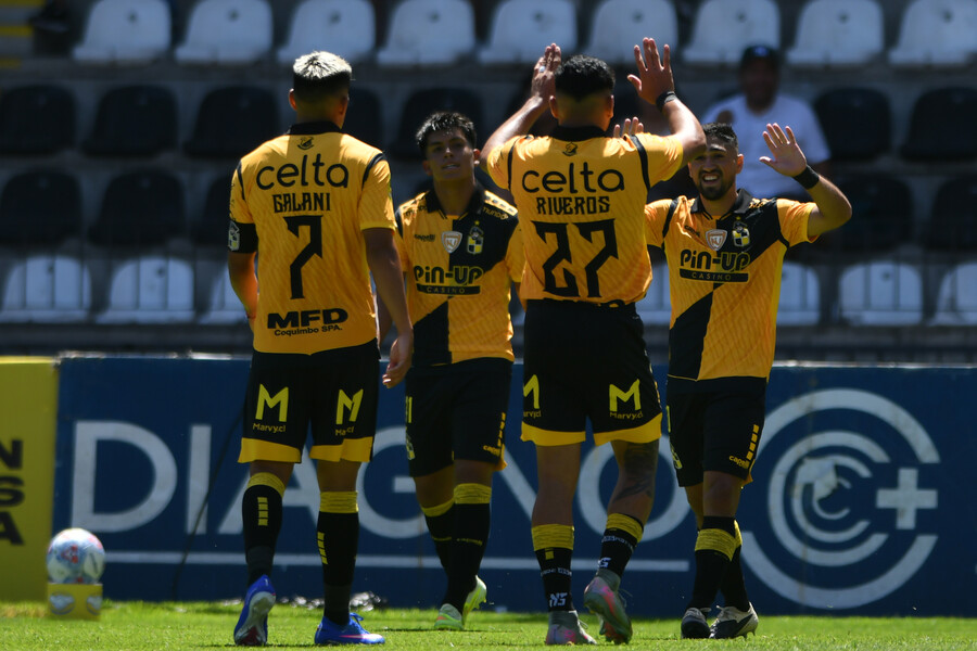 Crónica de una Resiliencia Pirata Coquimbo Unido Golea a Palestino con Diez Hombres