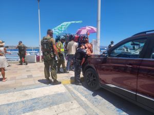 “Operativo Costanera” DISEP, Armada y Carabineros fiscalizan e incautan más de 900 productos de comercio ilegal instalados en el borde costero de Tongoy