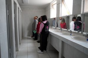 SLEP Elqui repara todos los baños y el gimnasio de Liceo Gabriela Mistral de La Serena