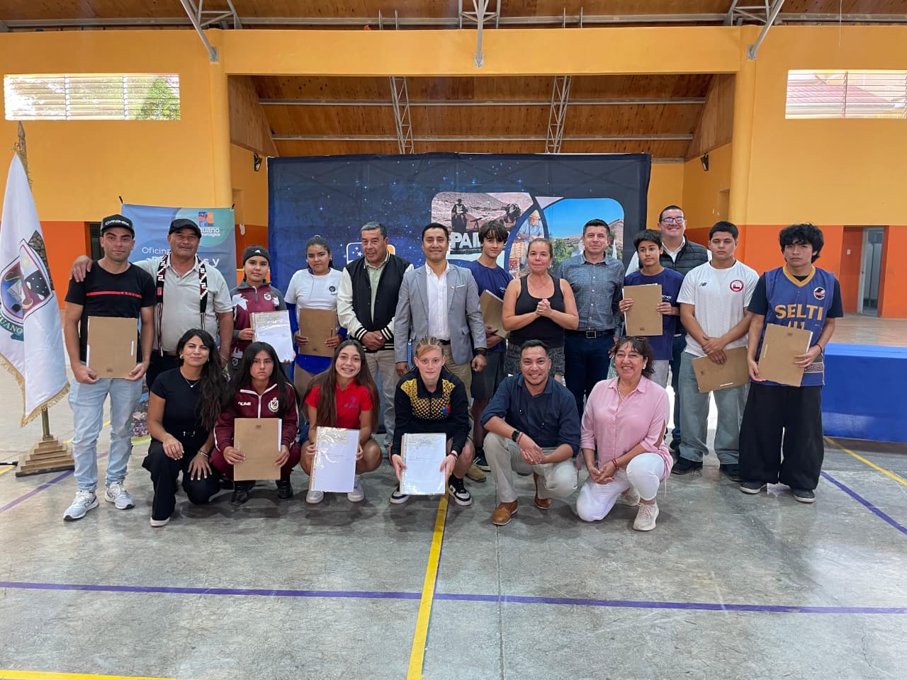 En Paihuano hacen entrega de becas a deportistas destacados