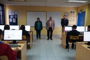 Estudiantes de Liceo TP Juan Bautista De La Salle reciben modernos computadores de SLEP Elqui