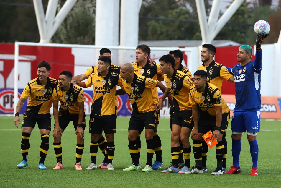 Los Piratas hunden a los Cementeros con triunfo 2-1 sobre la hora