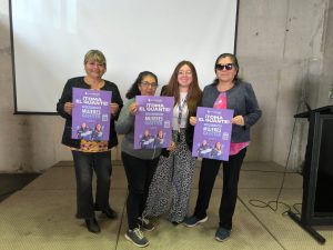 Vecinas participan en sesiones de postulación en línea para programa Mujeres Gásfiter de Aguas del Valle