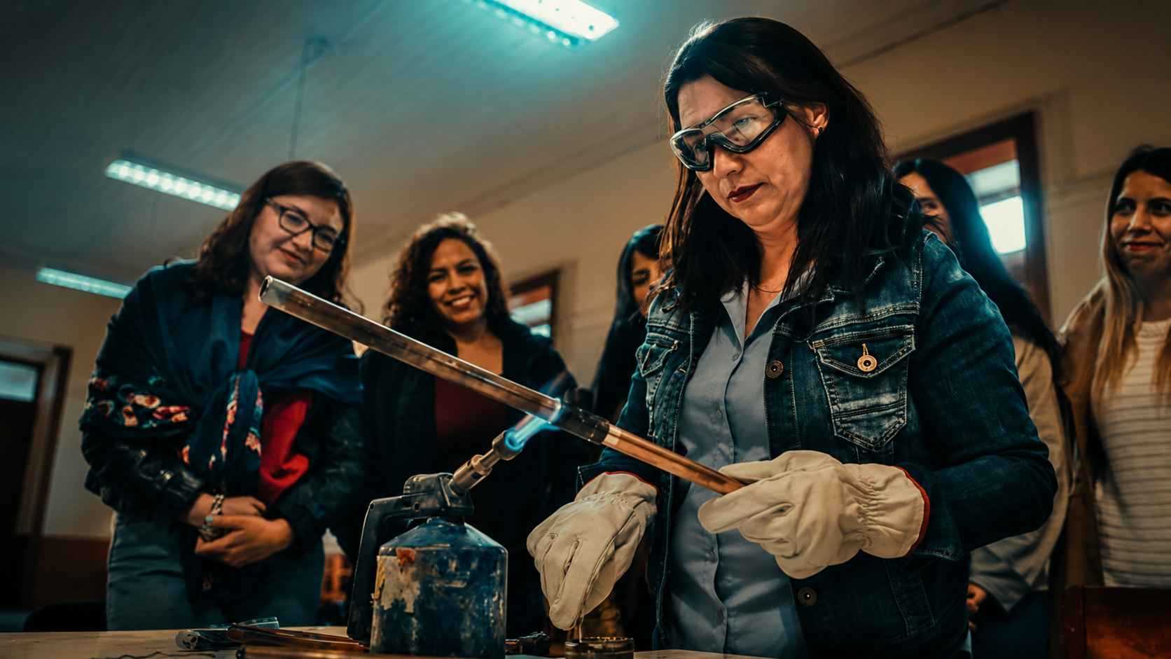 Más de 850 postulaciones recibió Aguas del Valle para participar en el Programa Mujeres Gásfiter