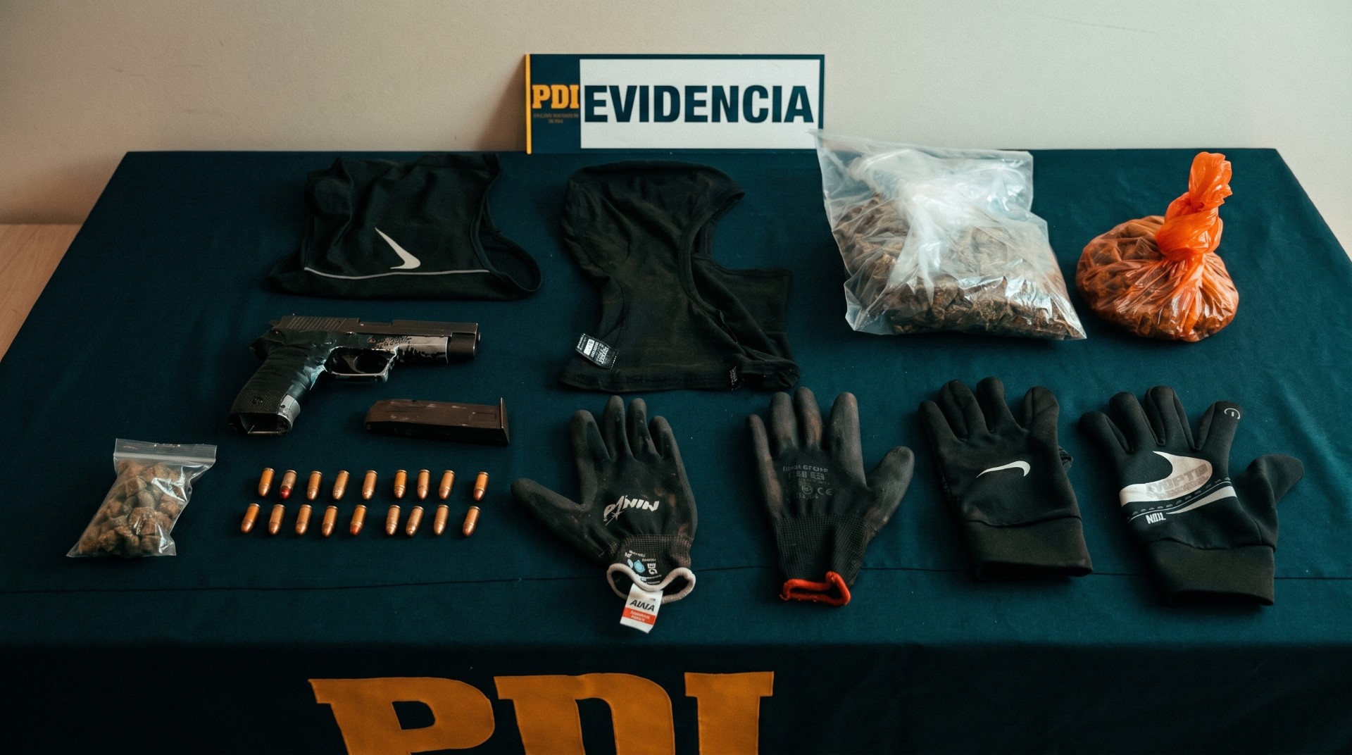 Detectives detienen a tres sujetos e incautan arma de fuego, municiones y droga en La Serena