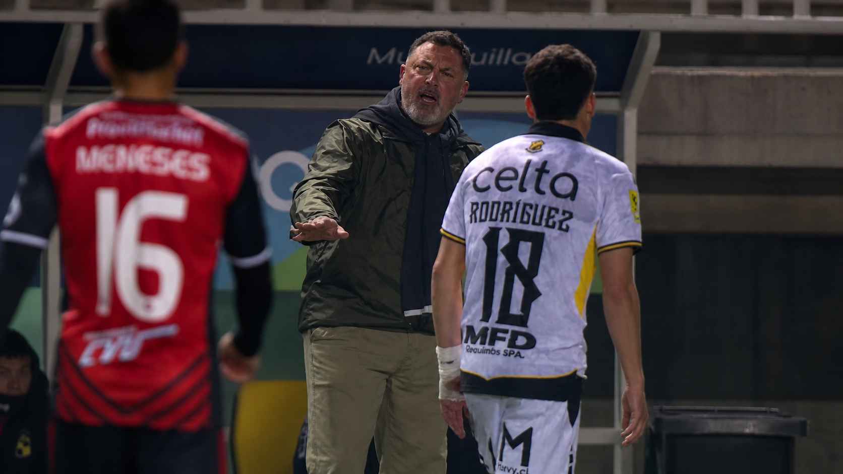 El Aurinegro no cede el primer lugar pese al empate ante los Tomateros en el Lucio Fariña