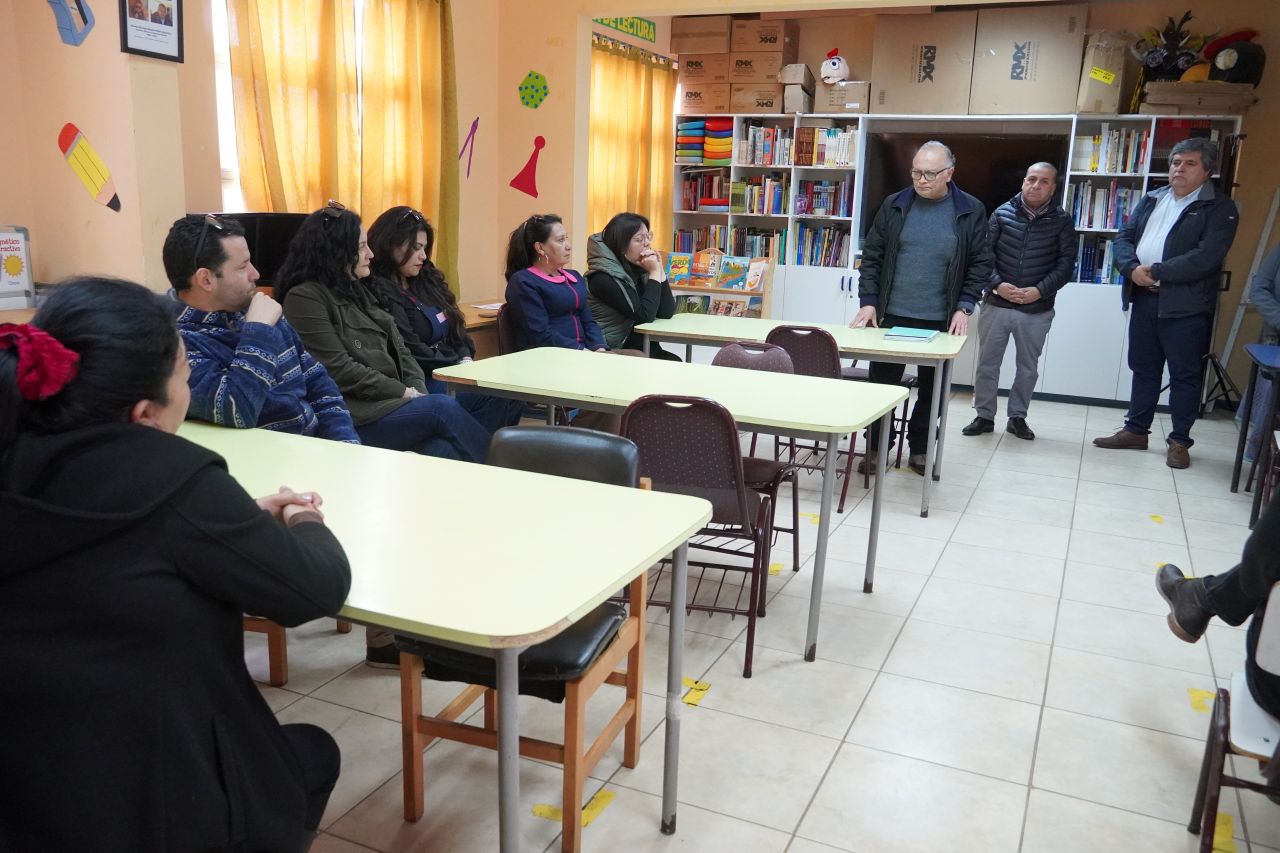 Escuela Básica Carlos Condell de La Higuera regresó a clases con dificultades por cortes en Ruta 5 Norte