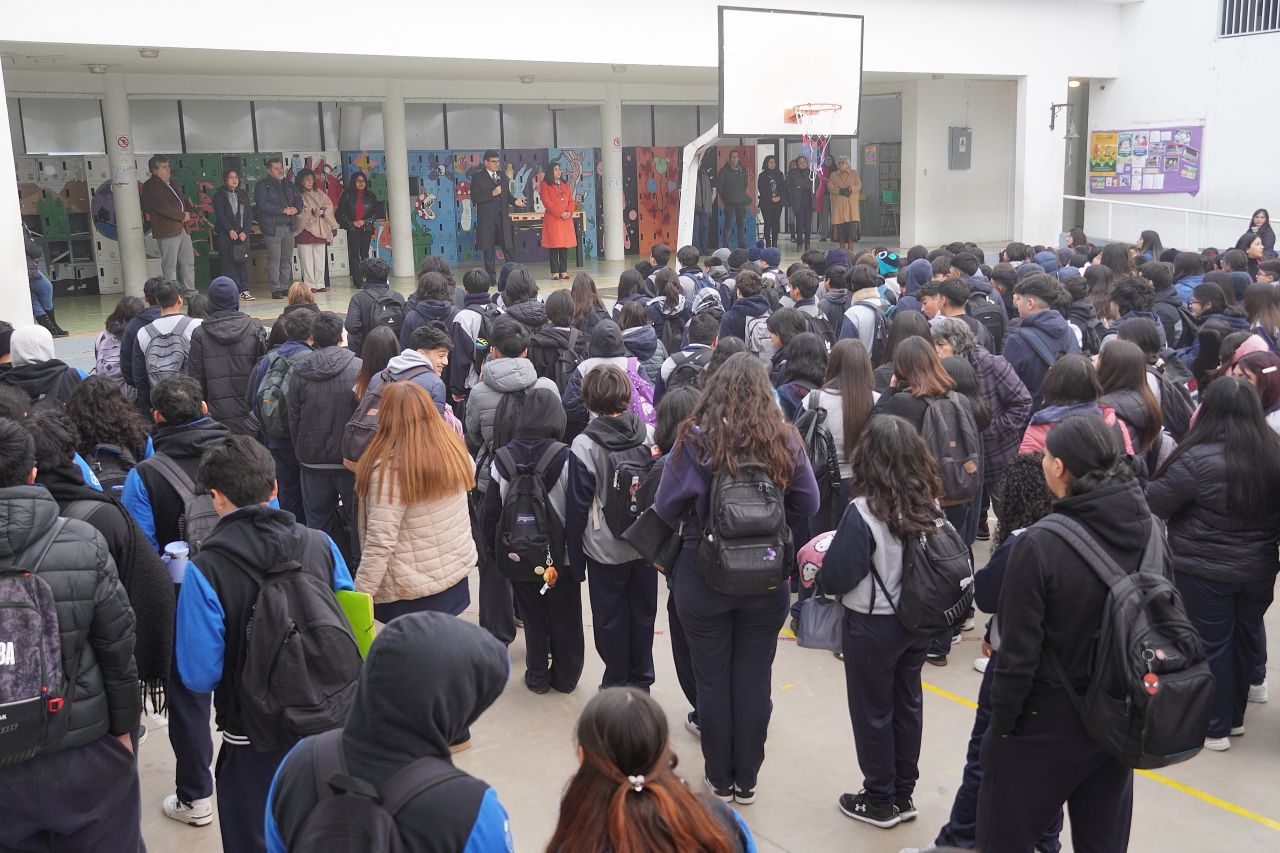 Seremi de Educación da la bienvenida a clases en colegio José Manuel Balmaceda destacando el mejoramiento de techumbres en 17 escuelas y liceos