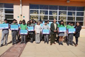 162 estudiantes de la Educación Pública de Vicuña reciben computadores con conexión a internet