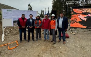 Primera piedra marca inicio de obras de esperada pasarela en Canela Alta