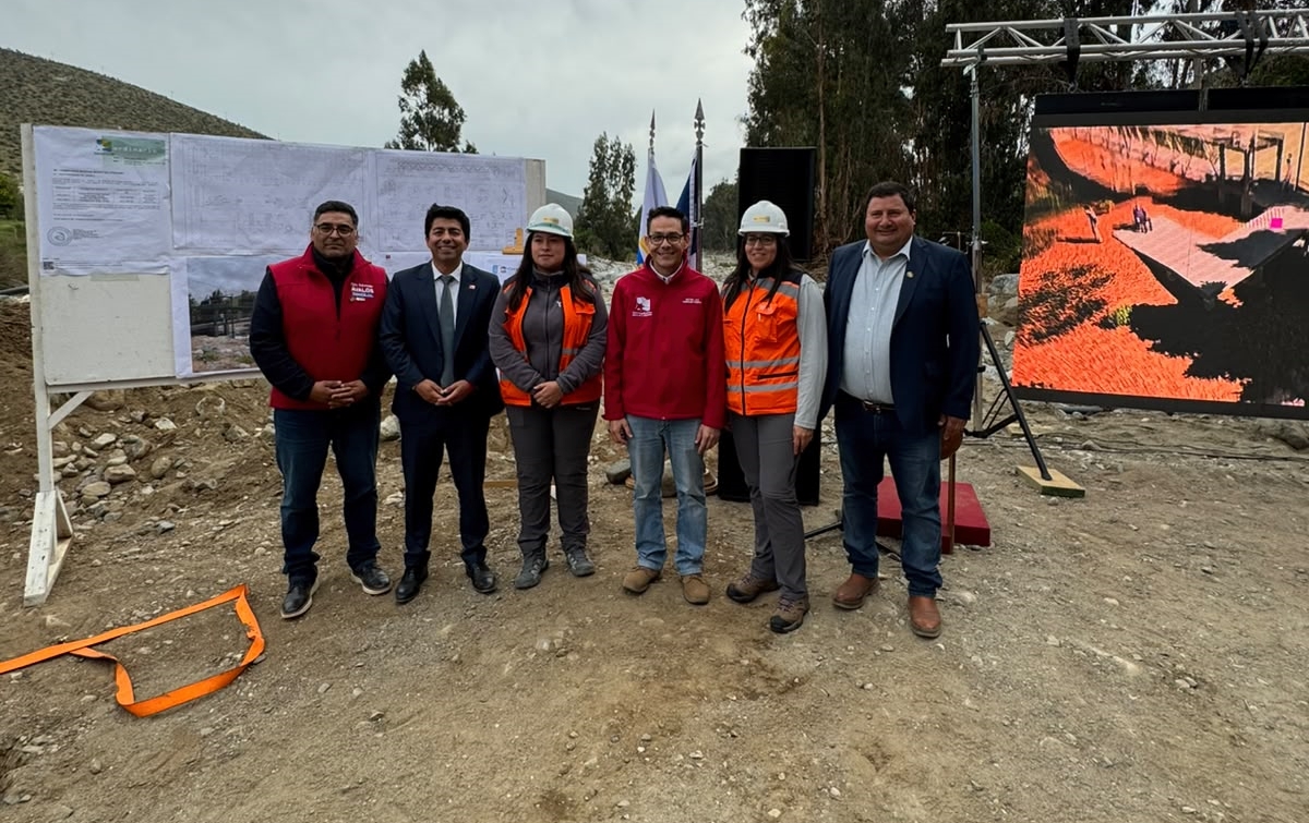 Primera piedra marca inicio de obras de esperada pasarela en Canela Alta